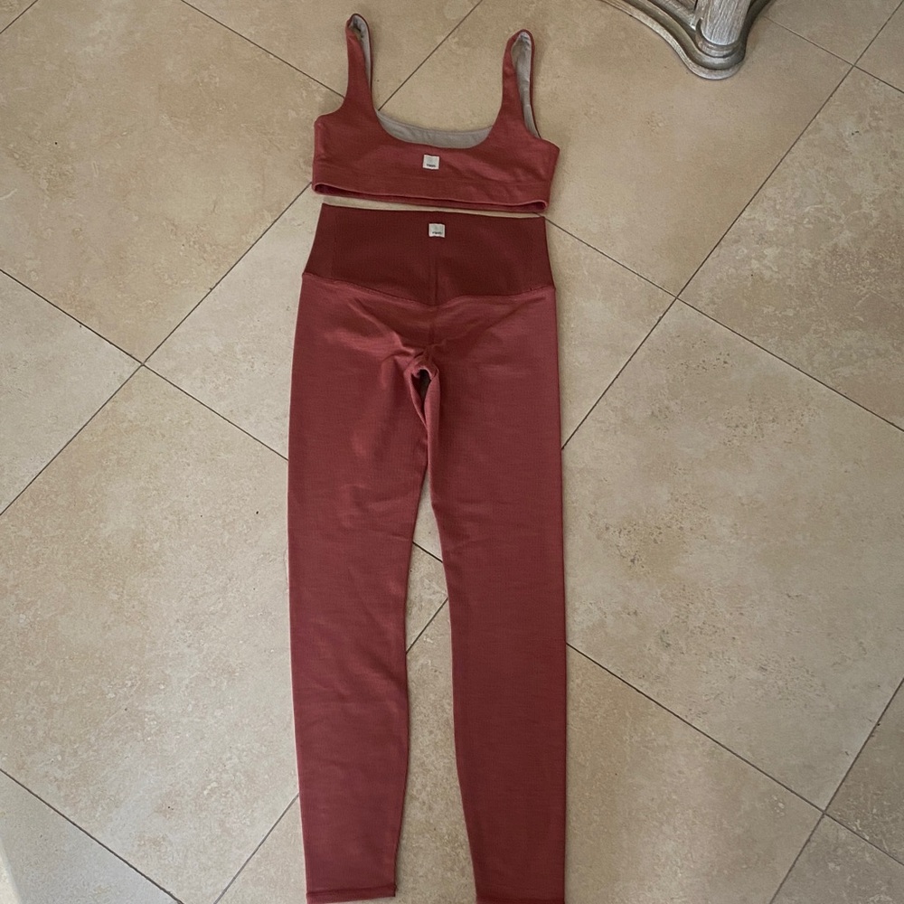 Vuori Ribbed Sports Bra and Leggings Set - Picture 6 of 7